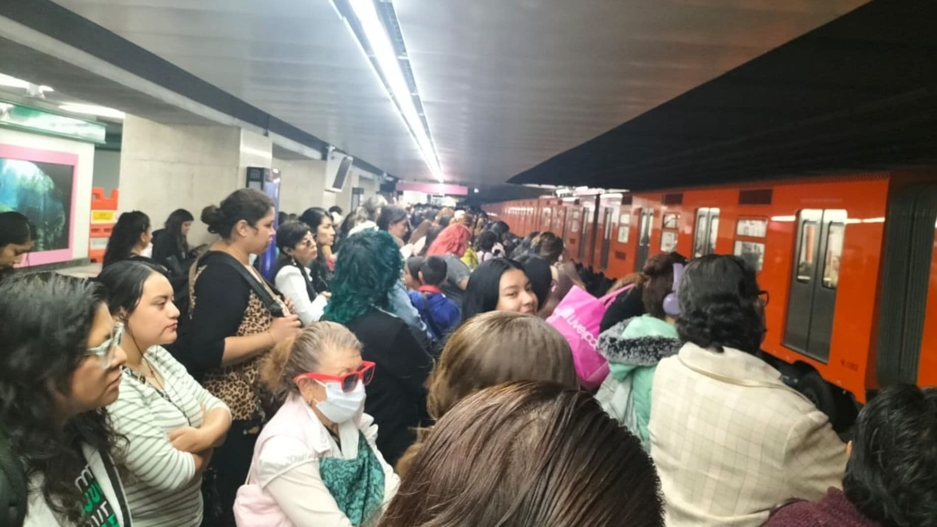 ¿Qué Pasó Hoy en la Línea 1 del Metro de CDMX? Usuarios Reportan Retrasos en Circulación