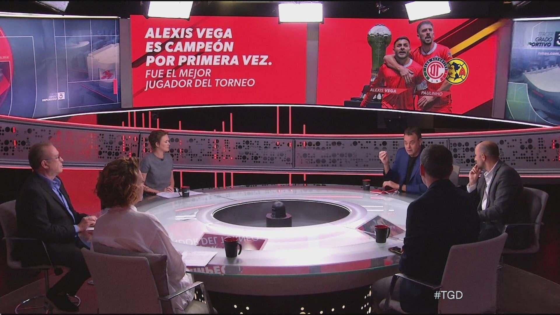 FOTO: Tercer Grado Deportivo | Faitelson Dice que Alexis Vega Es el Mejor Jugador de la Liga MX