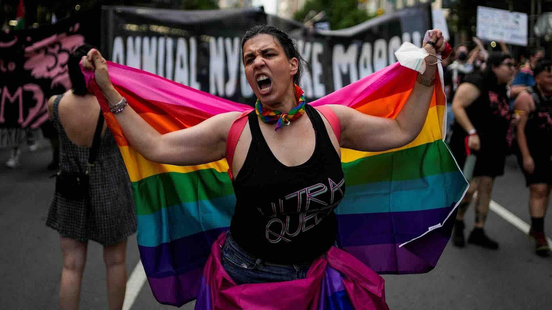 Foto | Marchas del Orgullo LGBTQ+ Reúnen Miles en Hungría, Francia, Perú y Bolivia