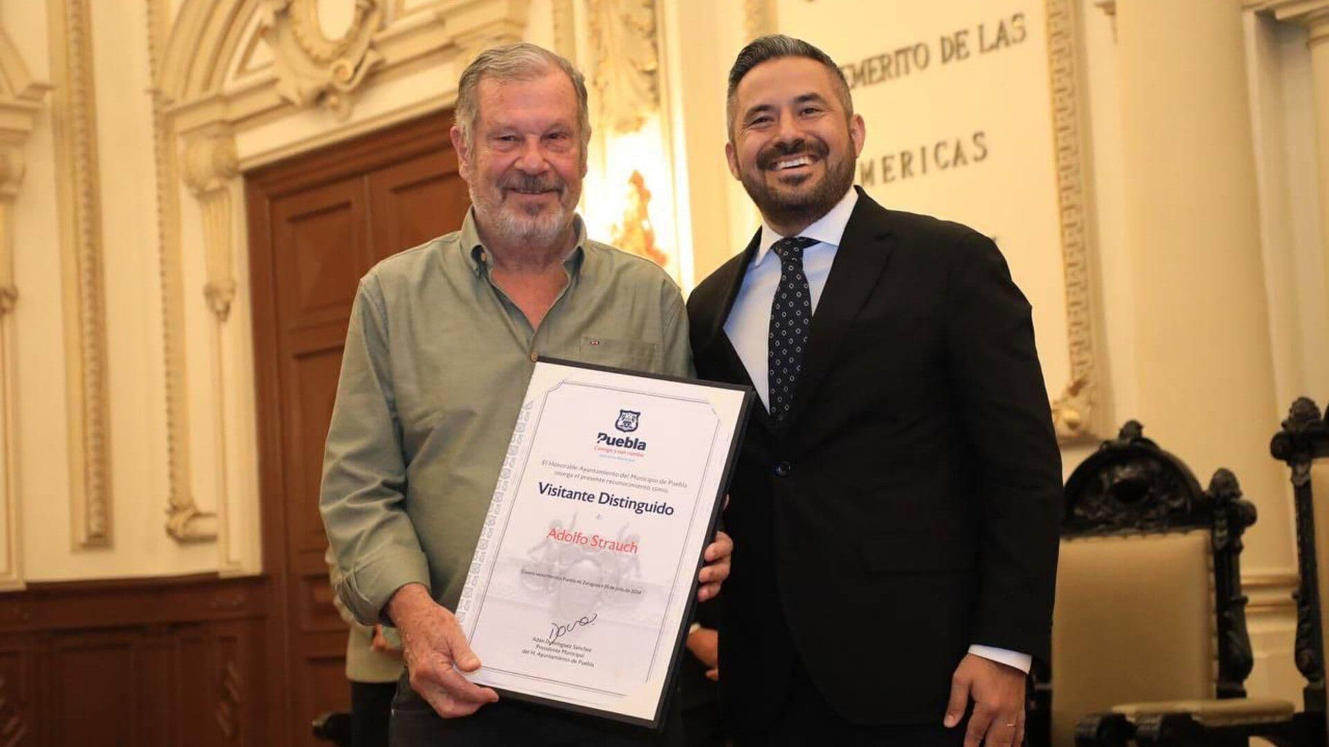 Visitante Distinguido de Puebla para Sobreviviente de los Andes