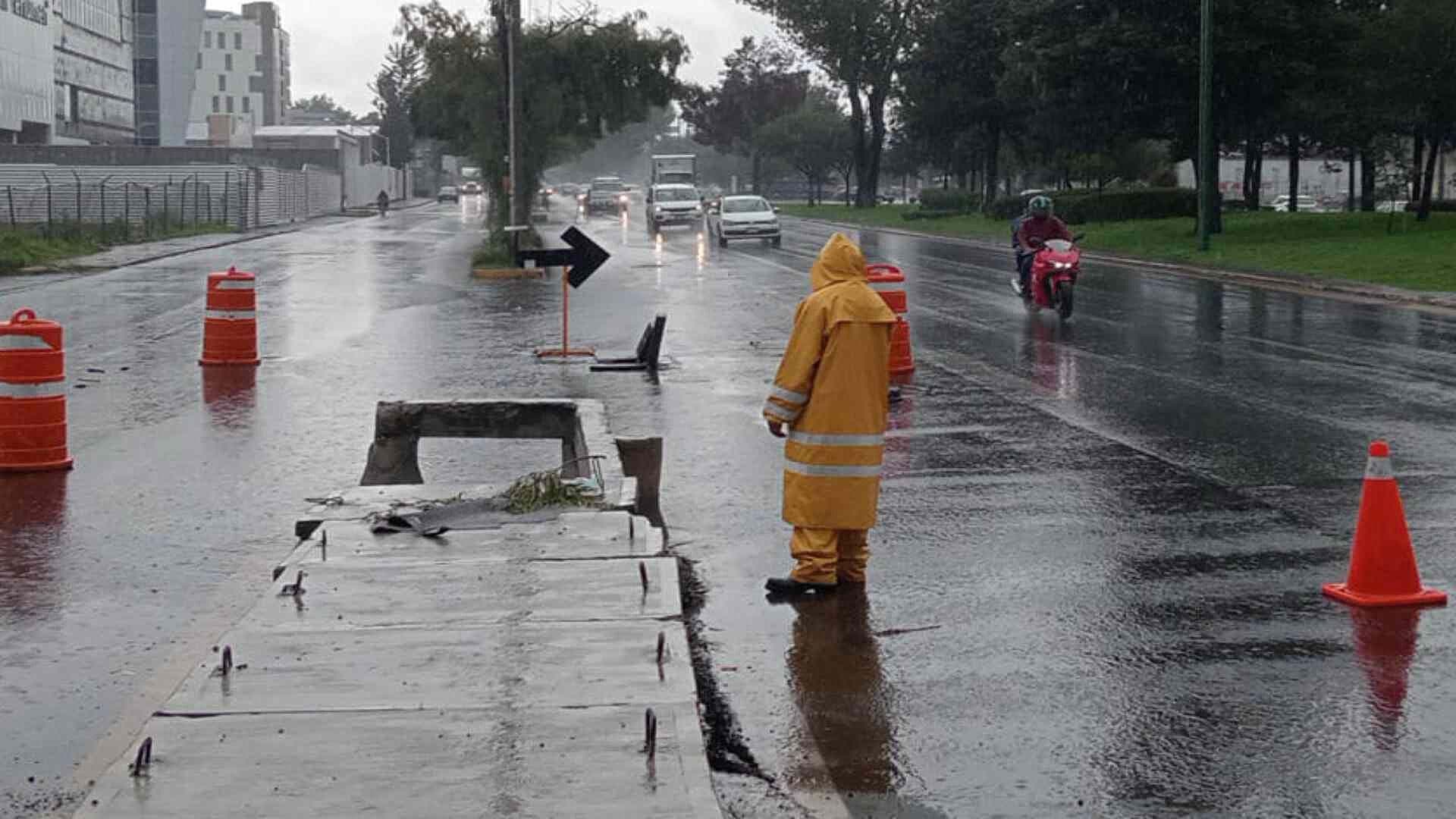 Intensa Lluvia Con Granizo Pone en Aprietos a Metepec