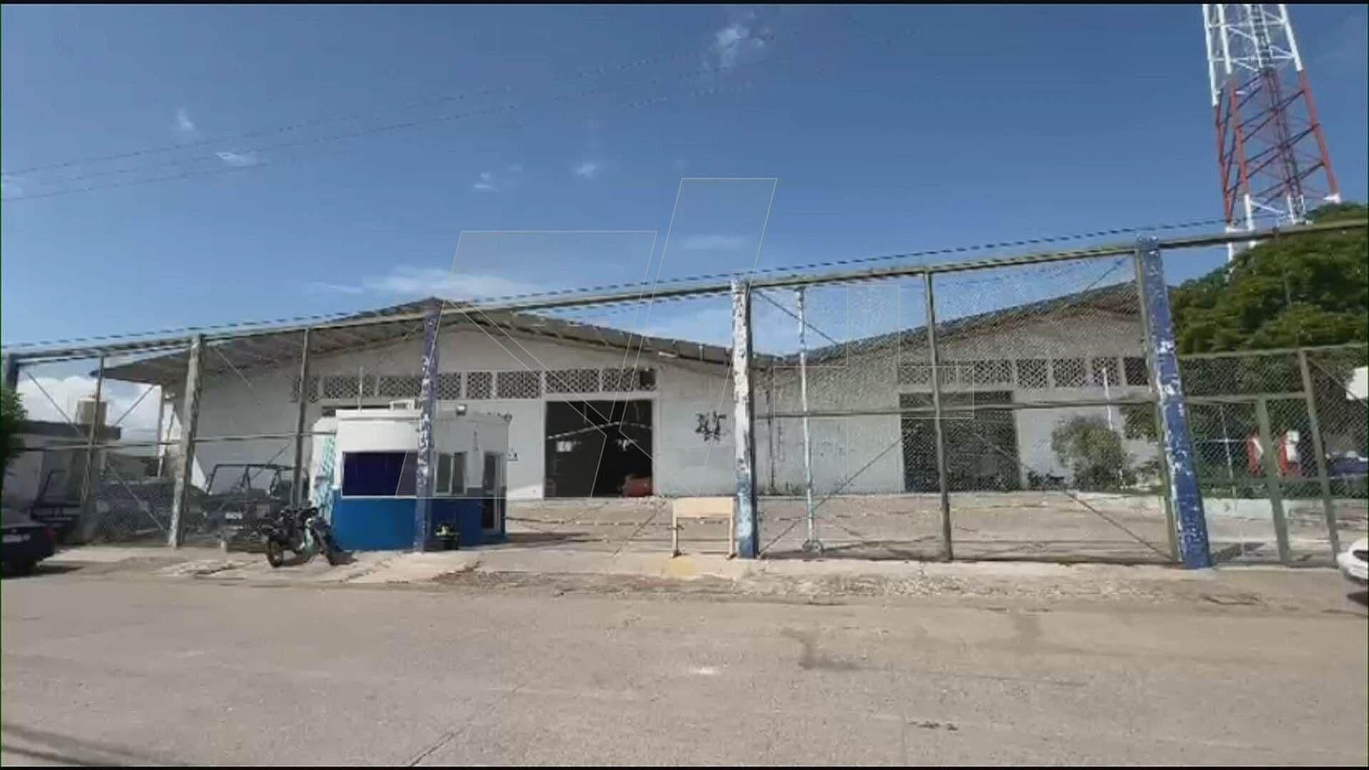 Civiles Armados Atacan Instalaciones de Policía Municipal de Escuinapa con Explosivos desde un Dron