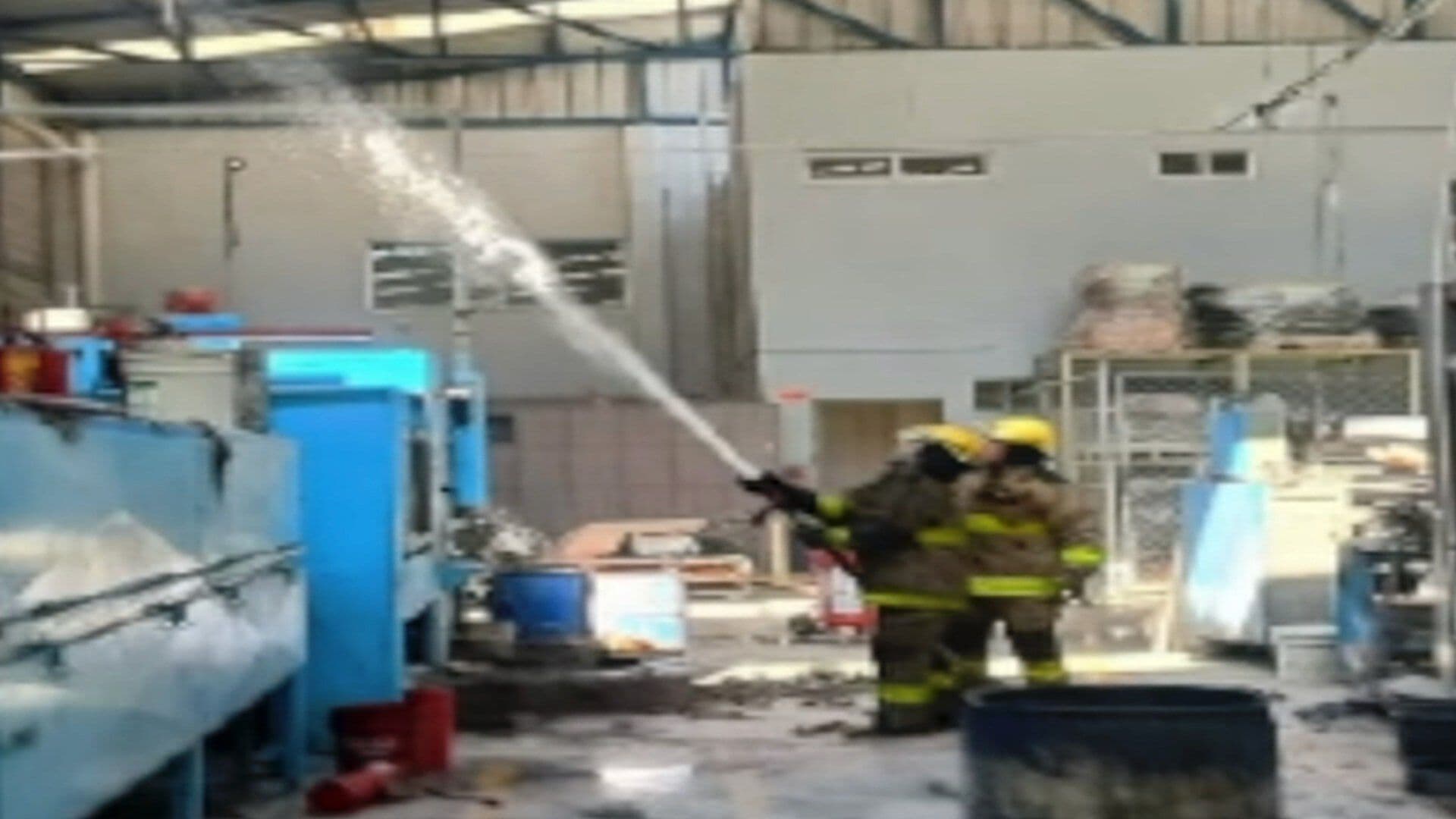 Se Incendia Tenería en el Parque Industrial en León; Bomberos Logran Apagar las Llamas