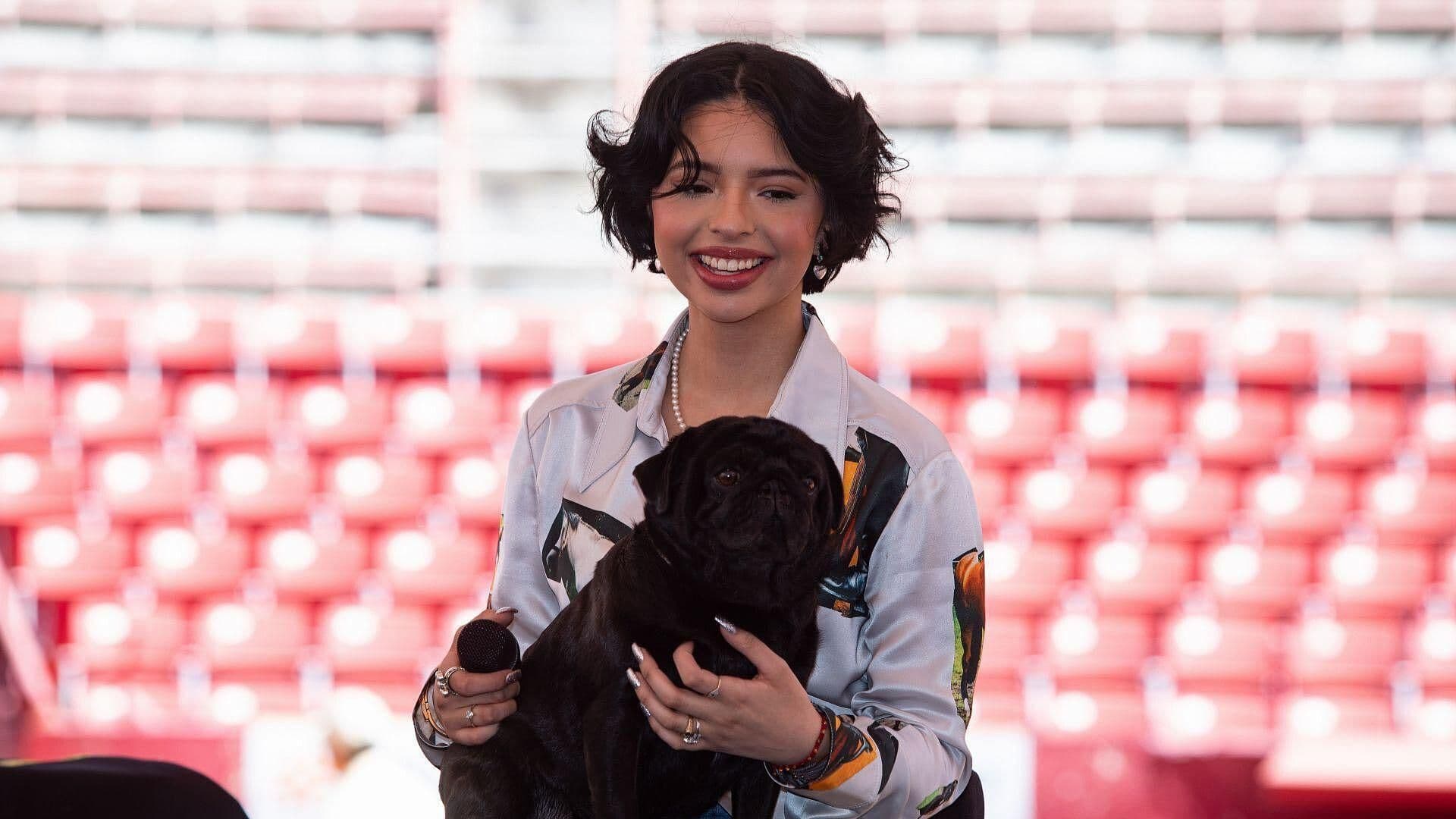 Ángela Aguilar: ¿Tiene un Avión Privado de 70 Millones de Dólares?