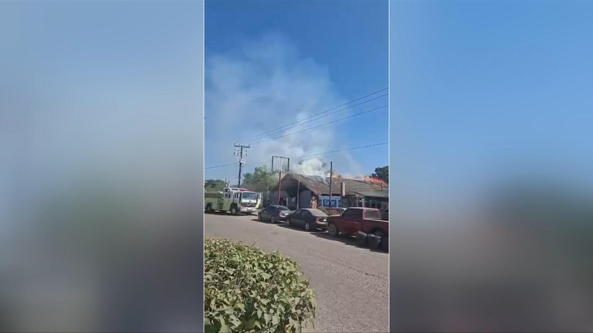 VIDEO: Explosiones Incendian Inmueble y Restaurante en Escuinapa, Sinaloa