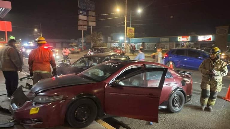 Dos Vehiculos Dejan un Lesionado en Accidente en Valle de Puebla en Mexicali