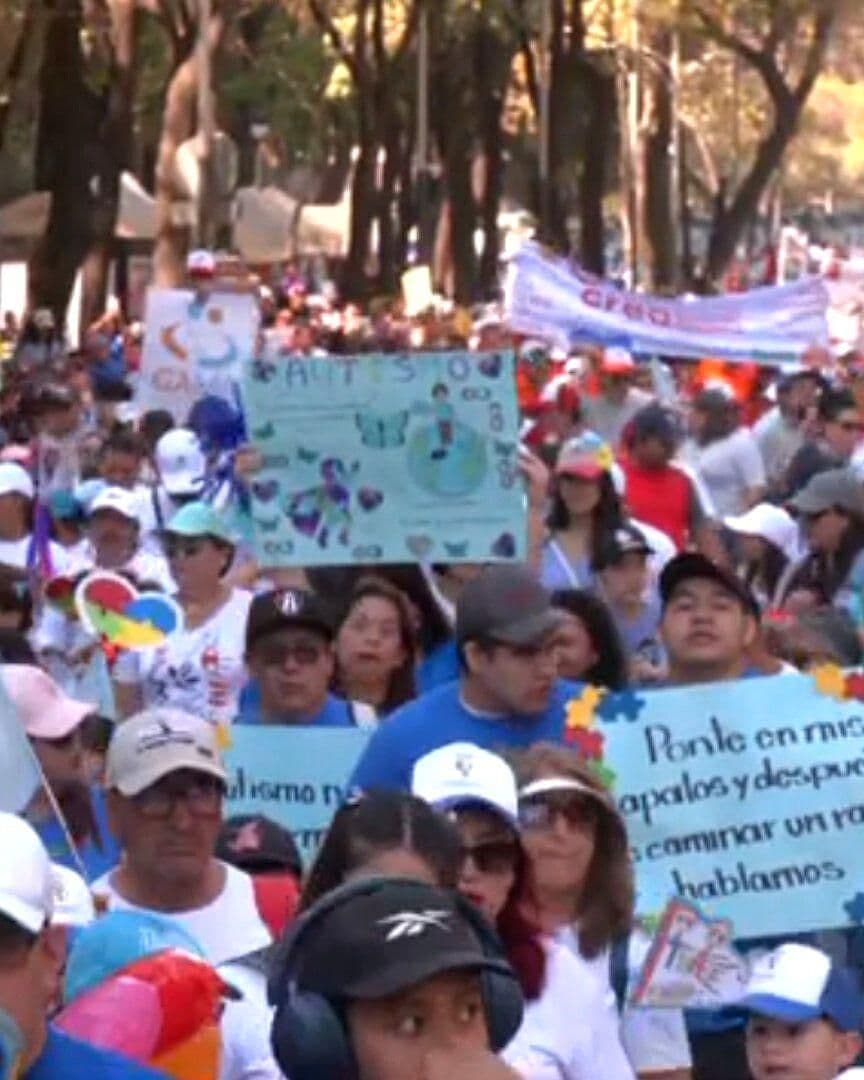 FOTO | 'Apapacho por el Autismo': Reforma se Llena de Amor y Conciencia en Caminata Familiar