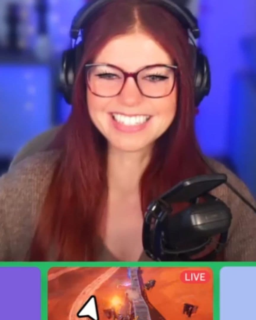 Una mujer transmite en vivo.